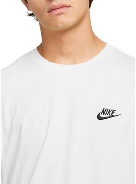 Camiseta Nike Sportswear Club branca para homem.