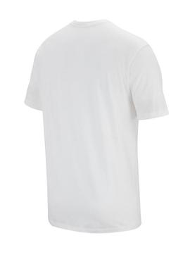 Camiseta Nike Sportswear Club branca para homem.