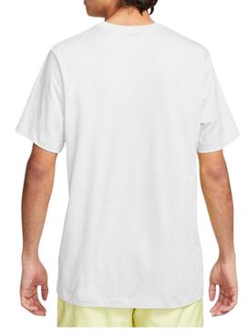 Camiseta Nike Sportswear Club branca para homem.