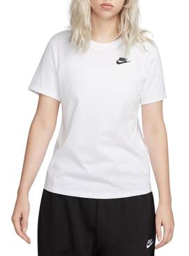 Camiseta Nike Club Essential branca para mulher