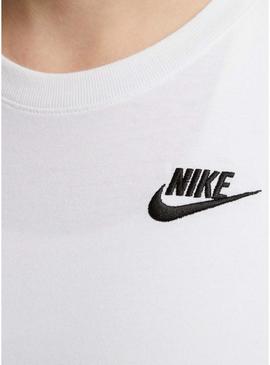 Camiseta Nike Club Essential branca para mulher