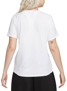 Camiseta Nike Club Essential branca para mulher