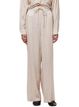Calça Pieces Pia Wide listrada bege para mulher.