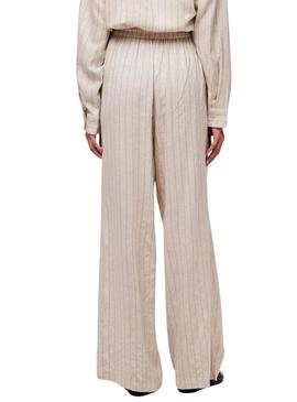 Calça Pieces Pia Wide listrada bege para mulher.