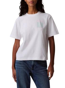 Camiseta Calvin Klein Jeans Boxy branca para mulher.