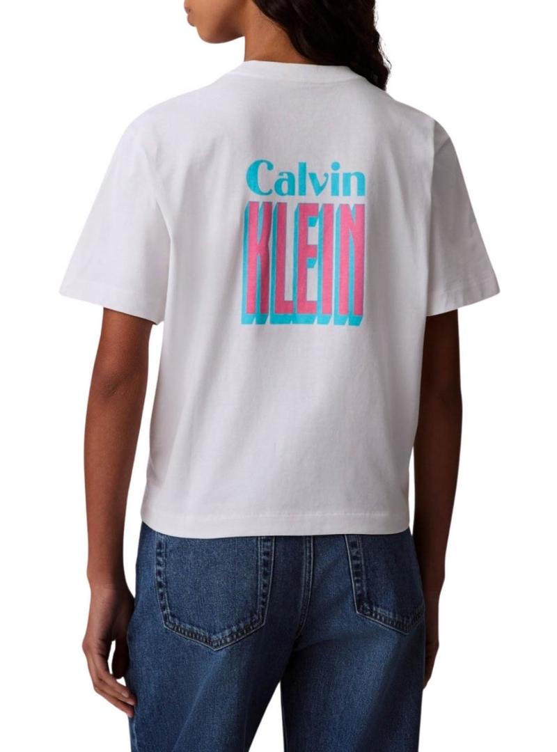Camiseta Calvin Klein Jeans Boxy branca para mulher.