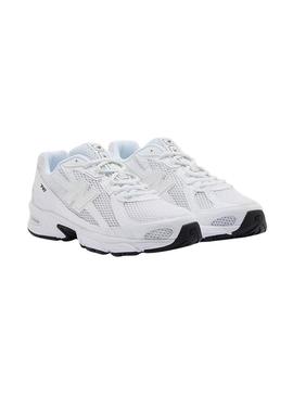 Sapatilhas New Balance U740 branco para mulher.