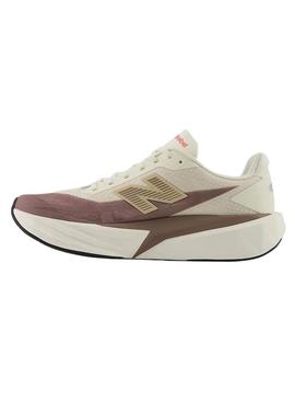 Sapatilhas New Balance Fuelcell Rebel V5 bege e lilás para homem.