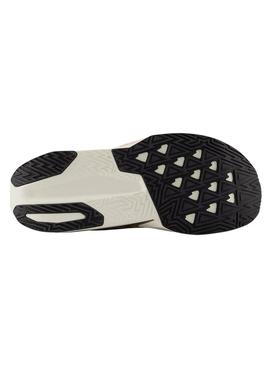 Sapatilhas New Balance Fuelcell Rebel V5 bege e lilás para homem.