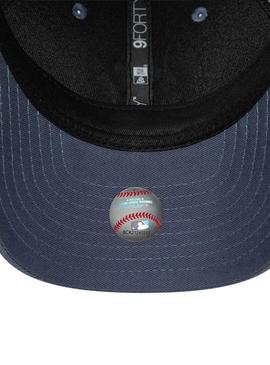 Boné New Era 9Forty azul para homens e mulheres.