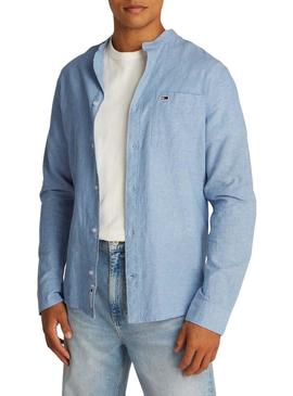 Camisa Tommy Jeans de linho azul com gola mao para homem.