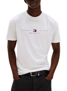 Camiseta Tommy Jeans Flag Linear branca para homem.