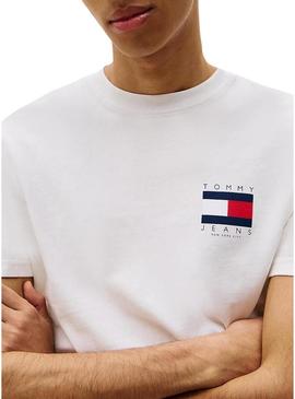 Camisa Tommy Jeans Flag branca para homem.