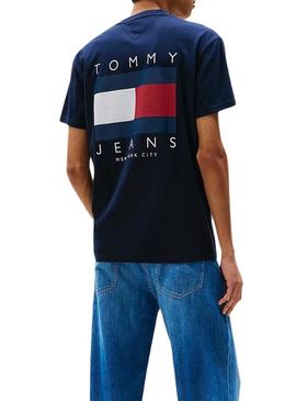 Camiseta Tommy Jeans Flag azul para homem.