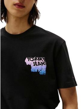 Camiseta Tommy Jeans Stack Backprint preta para homem.