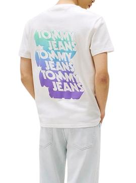 Camiseta Tommy Jeans Stack Backprint branca para homem.