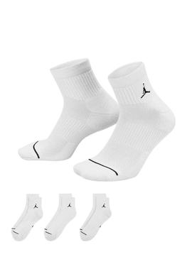 Pacote com três pares de meias Jordan Everyday brancas para homens.