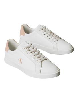 Tênis Calvin Klein Jeans Low Pro Cups branco e rosa para mulher.