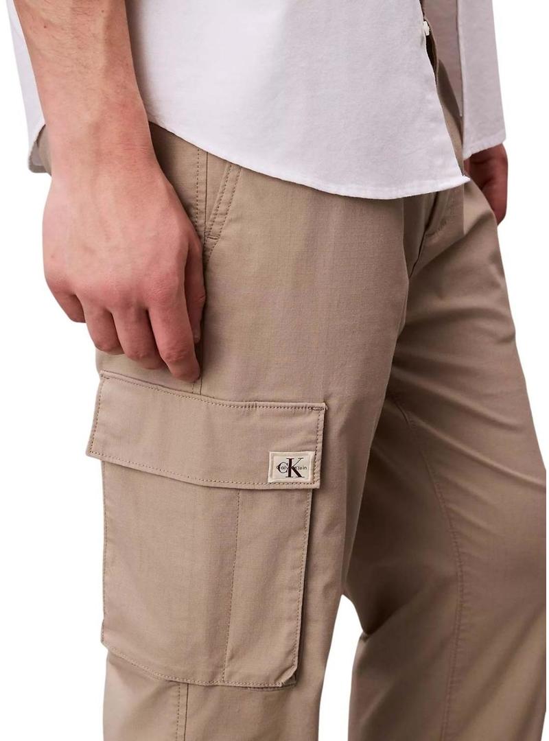 Calças cargo Calvin Klein Jeans ripstop cáqui para homens.