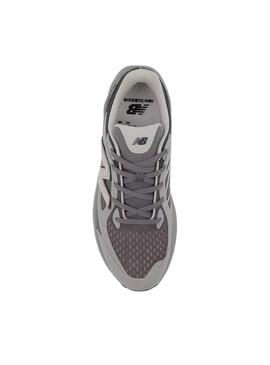 Sapatilhas New Balance 800 preto e cinza para homem.