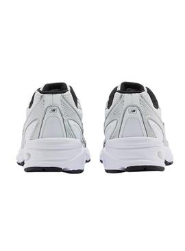 Sapatilhas New Balance U740 branco e preto para mulher