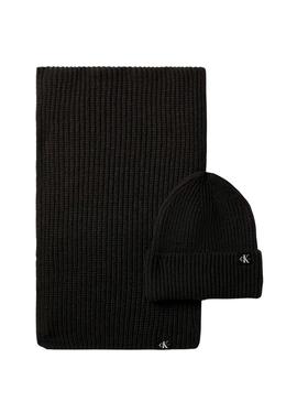 Conjunto de touca e cachecol Calvin Klein preto para crianças.