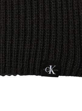 Conjunto de touca e cachecol Calvin Klein preto para crianças.
