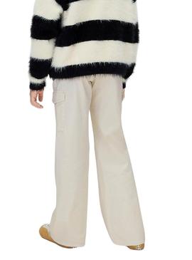 Calças cargo Calvin Klein de menina em tons de bege.