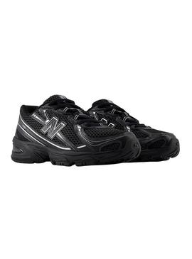 Tênis New Balance 740 preto para crianças.