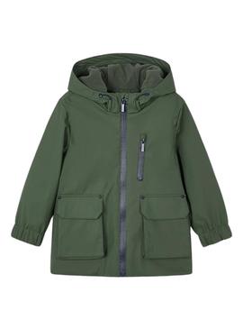 Capa de chuva verde Mayoral para menino.