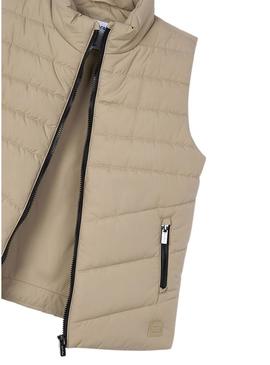 Colete acolchoado tostado Mayoral para menino.