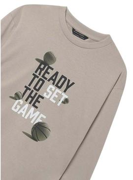 Conjunto de 2 camisetas Mayoral bege e preta para menino.