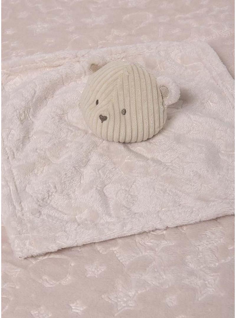 Conjunto Mayoral de cobertor e fralda beige para bebê.