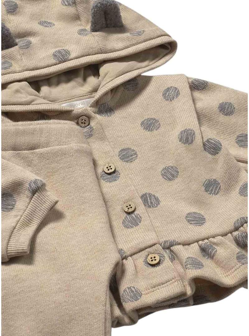 Conjunto de três peças da marca Mayoral em ponto tostado para bebê.