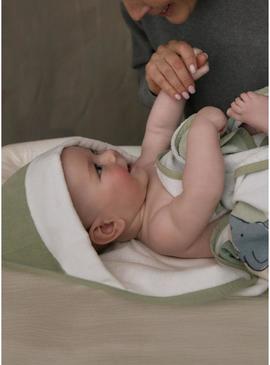 Toalha verde para bebê da Mayoral