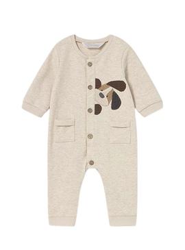Macacão Mayoral de bebê com aplicação de bordados bege.