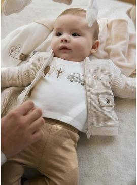 Conjunto de chándal Mayoral com camiseta para bebê.