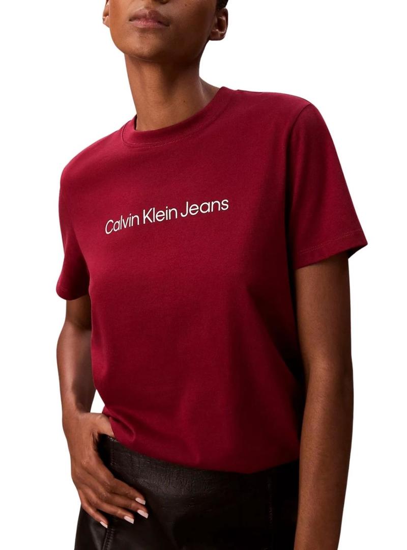 Camiseta Calvin Klein Jeans Institutional logo granate para mulher.