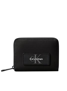 Carteira Calvin Klein Utility com zíper pequeno preta para mulher.