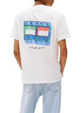 Camiseta Tommy Jeans DNA Flag branca para homem.