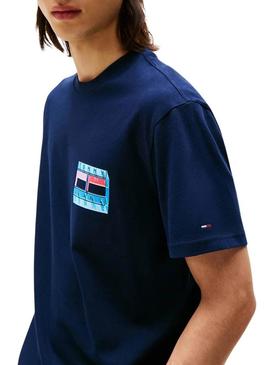 Camiseta Tommy Jeans DNA Flag marinho para homem.