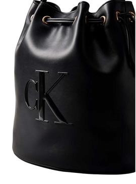 Bolsa Calvin Klein Jeans Bucket monograma preto para mulher