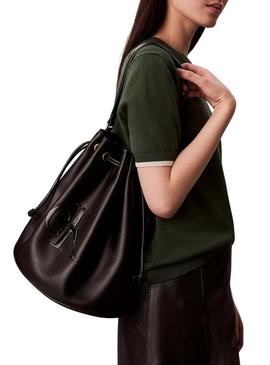 Bolsa Calvin Klein Jeans Bucket monograma preto para mulher