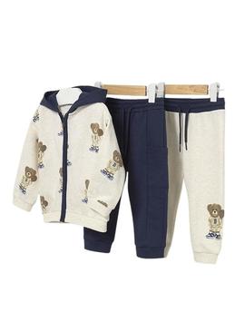 Conjunto de treino Mayoral com 2 calças estampadas em azul bebê.