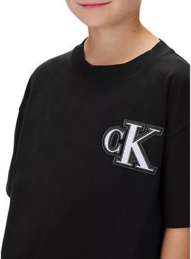 Camiseta Calvin Klein Festive logo preto para criança.