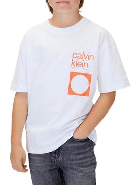 Camiseta Calvin Klein City branca para menino.