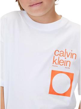 Camiseta Calvin Klein City branca para menino.