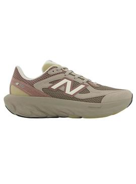 Sapatilhas New Balance 800 bege e rosa para mulher e homem.