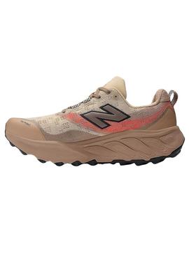 Tênis New Balance Fresh Foam X Hierro v9 bege para homem.