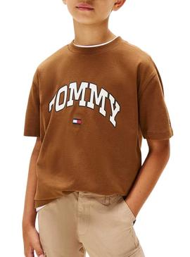 Camisa Tommy Hilfiger Varsity marrom para criança.